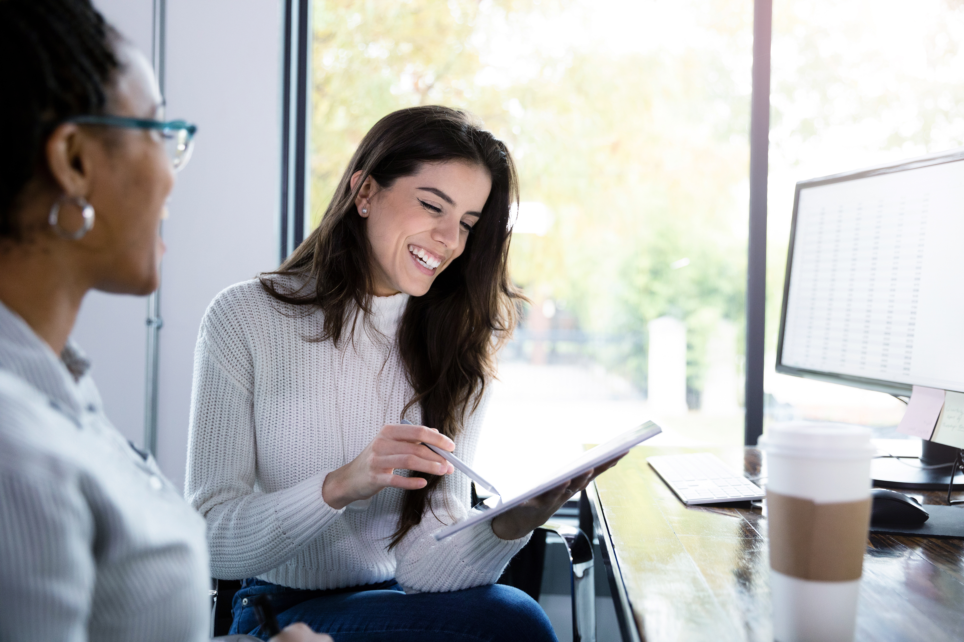 JW_two_women_ipad_white_sweater_RGB_150