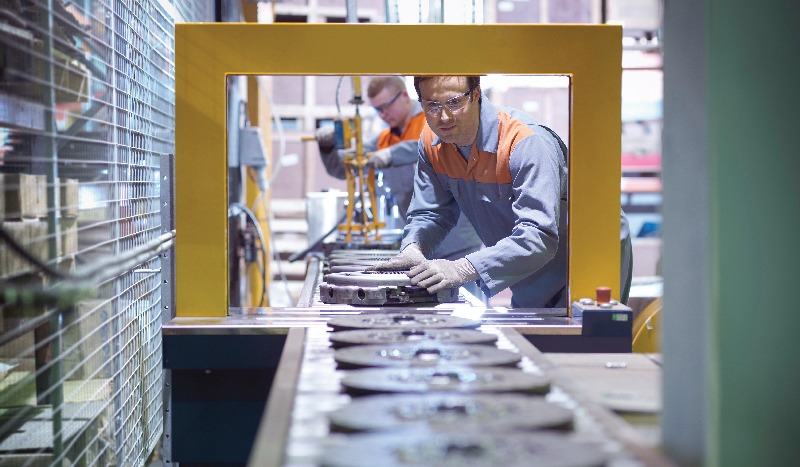 SkilledTechThumbnail800x600_IndustrialMen